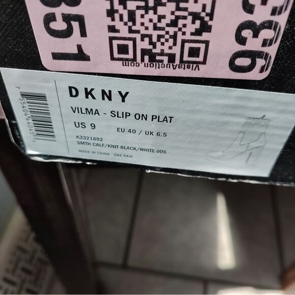 DKNY Women's Black Platform Boots. "Vilma" NIB size 9 - Picture 6 of 6